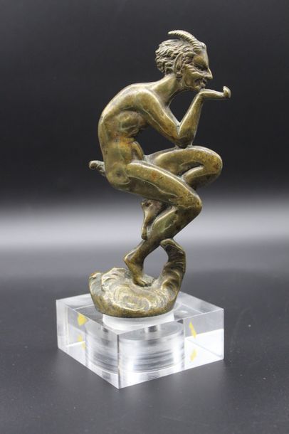 null Henri PAYEN (XX°)

"Le pied de nez du faune"

Mascotte signée H.Payen. Bronze...