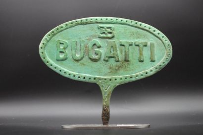 null Laurent GEORGES (Né en 1940) 

"Logo Bugatti "

 Bronze, fonte à la cire perdue...