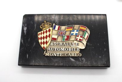 null "Badges souvenirs - Rallye Monte Carlo"

- Badge souvenir émaillé du "45 ème...