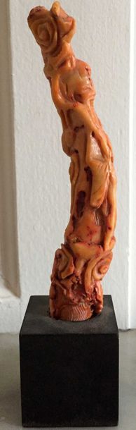 null CHINE Corail sculpté Socle en bois XXème siècle Hauteur hors socle : 14 cm Poids...