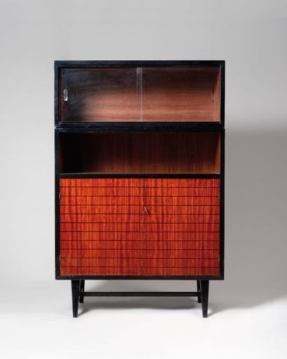 null MAURICE FLACHET (1872-1964) Cabinet en bois laqué noir ouvrant par deux portes...