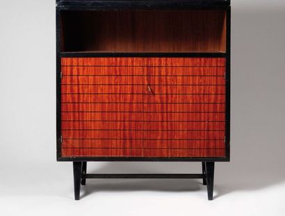 null MAURICE FLACHET (1872-1964) Cabinet en bois laqué noir ouvrant par deux portes...