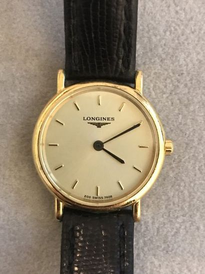 null LONGINES 

Montre de dame en or jaune 18 k et acier, 

Boitier rond, lunette...