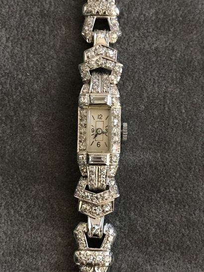 null MONTRE PLATINE ET DIAMANTS ART -DECO 

Montre bracelet de dame Art Déco en platine...