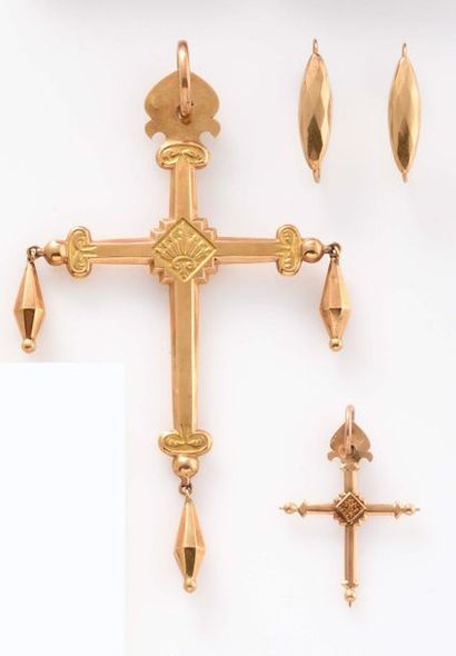 null ENSEMBLE DE BIJOUX 

en or rose comprenant deux croix d'Anjou en or rose 585...