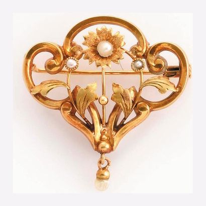 null BROCHE PENDENTIF Art Nouveau 

en or jaune 750 millièmes et perles fines, à...