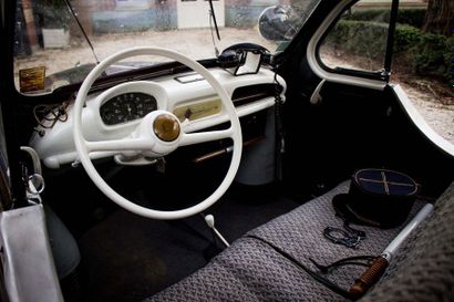 1958 Renault 4CV "Pie" Numéro de série 3157223

Réplique de la célèbre 4CV Pie de...