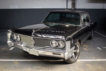 1968 Chrysler Imperial Crown Numéro de série YH43K8C141041
Jamais restaurée
Seulement...