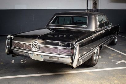 1968 Chrysler Imperial Crown Numéro de série YH43K8C141041
Jamais restaurée
Seulement...