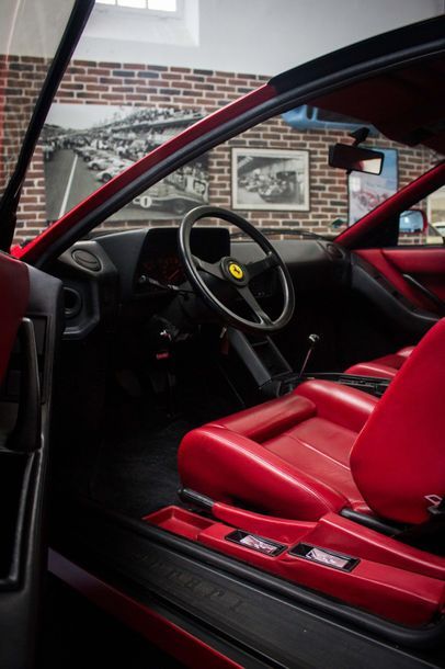 1989 FERRARI TESTAROSSA Très belle présentation

Livrée rouge sur rouge originale

Révisée...