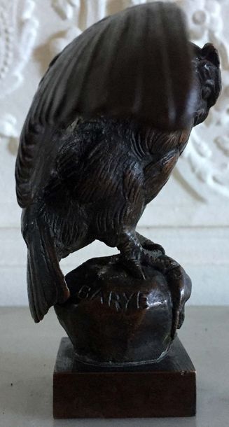 null Antoine-Louis BARYE (1796 - 1875) Hibou Bronze à patine brune signé sur la terrasse....