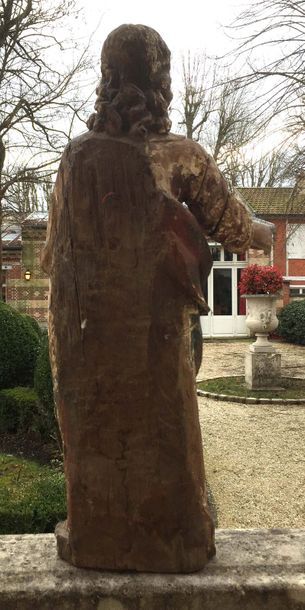 null CHRIST ou SAINT PERSONNAGE en bois sculpté et polychromé. Debout, il porte sa...