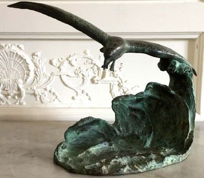 null Alexandre OULINE (act.1918-1940) La Mouette Sculpture en bronze à patine verte...