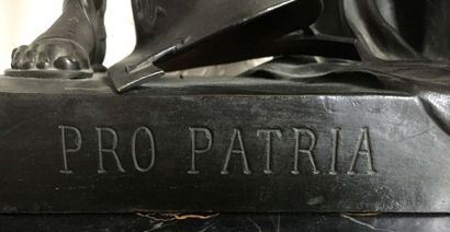 null Francesco LA MONACA (1882-1937) Pro Patria Bronze à patine brune Signé sur la...
