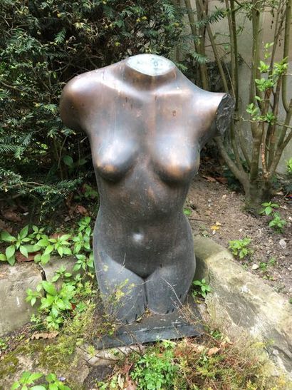 null BUSTE de femme sculpture en métal patiné Haut.: 80 cm
