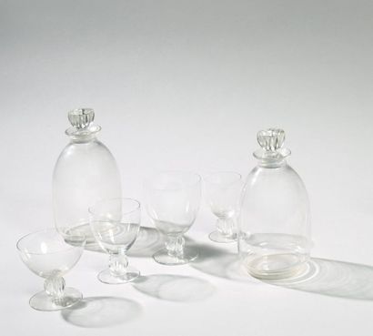 null LALIQUE FRANCE Alger, modèle créé vers 1934 Service de verres en cristal comprenant...