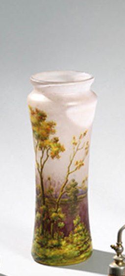 null DAUM NANCY Vase cylindrique à panse incurvée à décor dégagé à l’acide d’un paysage...