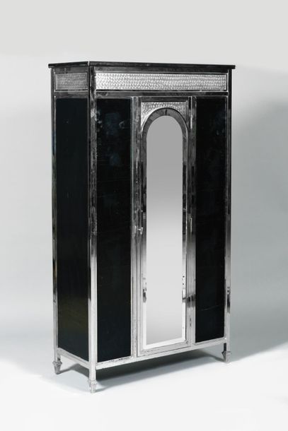 TRAVAIL DES ANNEES 1920 Cabinet en métal...