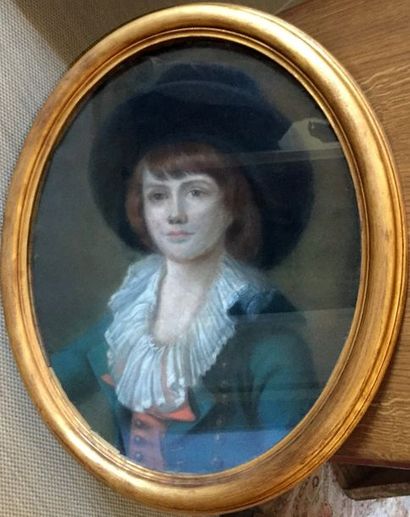 null ECOLE FRANCAISE fin XVIIIème siècle Portrait de jeune garçon Pastel à vue ovale...