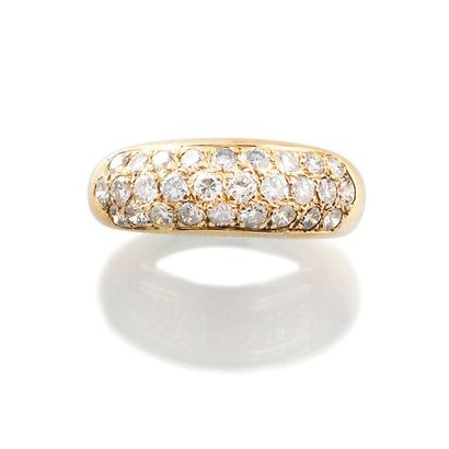 null BAGUE en or jaune 750 millièmes parée de vingt-huit diamants taille brillant...