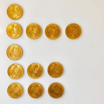 null DOUZE PIÈCES en or jaune de 20 Francs au profil de Marianne, une datant de 1910,...