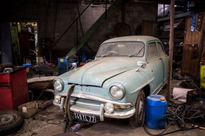 1958 Simca Aronde Type 90A, Chassis n°: 667292, Copie Carte Grise. Notre modèle dispose...