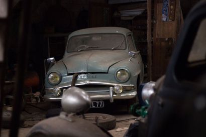 1958 Simca Aronde Type 90A, Chassis n°: 667292, Copie Carte Grise. Notre modèle dispose...