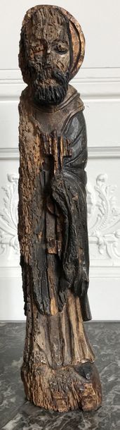 null SCULPTURE en bois représentant Saint Pierre en pied. Traces de polychromie....