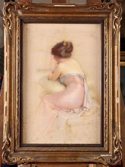 null Gaston BOUY (1866-1943) Femme à la robe rose Paire de pastels sur papier Signé...