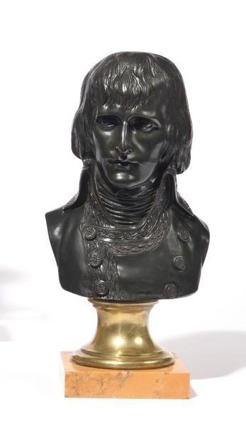 null BOIZOT, d’après. Le Général Bonaparte. Buste en bronze patiné sur piédouche...