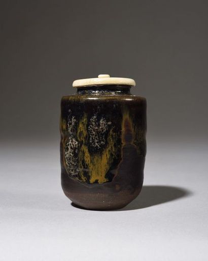 null JAPON, Fours de Takatori ? : Boite à poudre de thé – CHAIRE – en grès de forme...