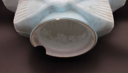 null Globe Opaline Bleue- SUPER SHELL

Globe en opaline bleue en forme de coquillage...