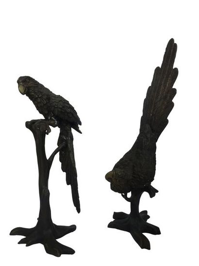 null TRAVAIL MODERNE Perroquets Deux sculptures en métal Hauteur : 70 cm