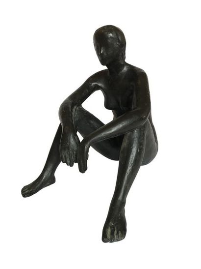 null LOUIS DERBRE (1925-2011) Femme assise Bronze Signé Numéroté 1/8 24 x 24 x 20...