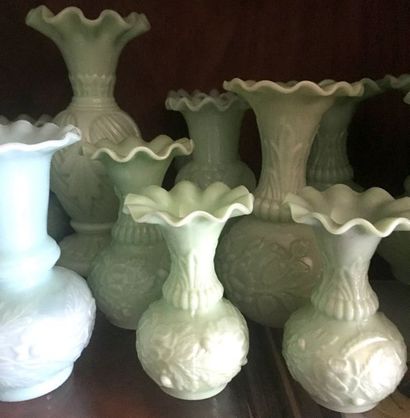 null ENSEMBLE de 20 petits vases en verre opalin vert à décor majoritairement floral....