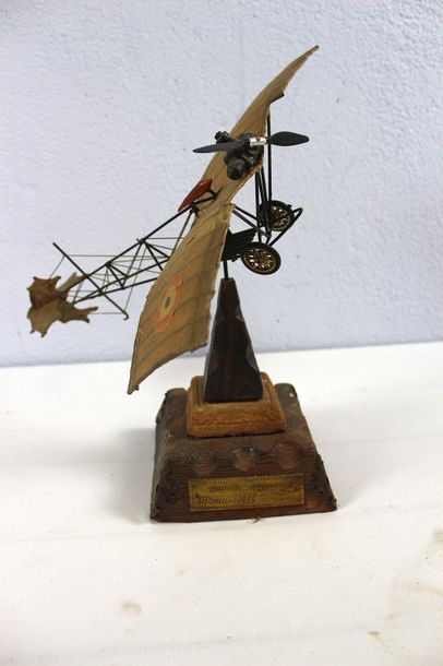 null Maquettes d’avions Anciens



-Maquette en bronze d’un Morane Saulnier 225 de...