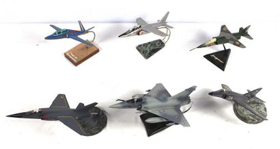 Maquettes - AVIONS de chasse 
 
Maquettes d’avions de chasse : Jaguar – Super étendard...