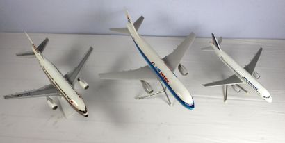  Maquettes - AIRBUS A Série 300 
 
Maquettes d’Airbus aux couleurs de compagnies....