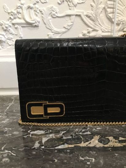 null ANONYME Pochette en cuir noir, façon crocco, anse bandoulière en plaqué or,...