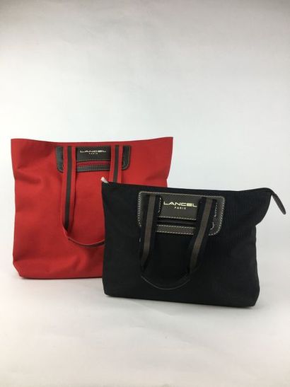 null LANCEL Lot de deux sacs en toile un grand rouge et un plus petit noir