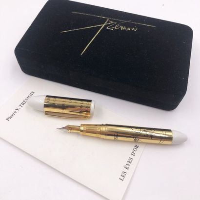 null PIERRE YVES TREMOIS Les Eves d'or 

Stylo plume en métal doré et résine crème,...