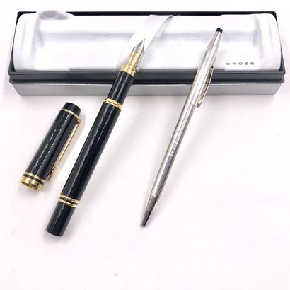 null WATERMAN Ideal 

Stylo plume en résine noir et métal doré, plume en or 750 millièmes,...