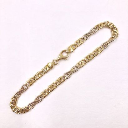 null BRACELET 

en or jaune 750 millièmes à maille fantaisie et fermoir à hameçon....