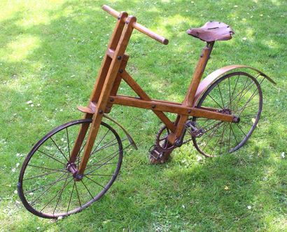 null Bicyclette pour enfant, cadre, guidon et garde boue en bois, selle en cuir marquée...