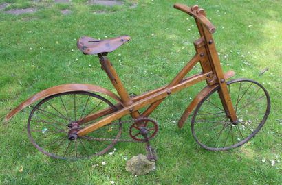 null Bicyclette pour enfant, cadre, guidon et garde boue en bois, selle en cuir marquée...