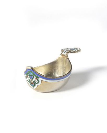 null GRATCHEV frères

Kovsh

Argent, émail cloisonné

Saint-Pétersbourg 

Vers 1900...