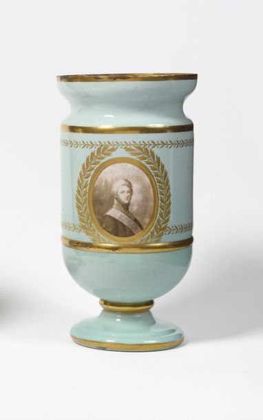 null Manufacture impériale de Saint-Pétersbourg 

Vase avec un portrait de l’empereur...