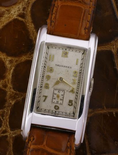 TAVANNES VERS 1930 Montre-bracelet rectangulaire en plaqué or blanc 14k,boîtier curvex...