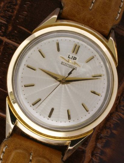 LIP Electronic R27 VERS 1960 Rare montre-bracelet en or rose,cadran argent guilloché,aiguilles...