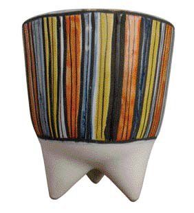 Roger CAPRON Vase tripode en faïence dit ''cache pot molaire'' à décor de bandes...